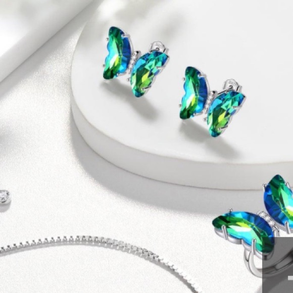 BUTTERFLY Green & Blue Multicolor Gradient Crystal Butterfly Earrings NIB - Picture 5 of 5